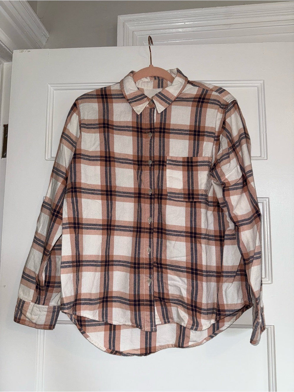 Universal Thread Plaid Button-Down Shirt in Pink & Gray